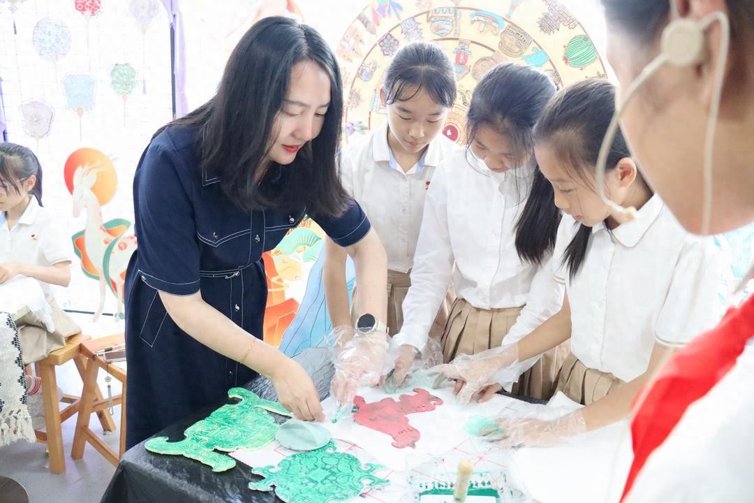 济南康虹路小学举办班级文化艺术节：每个孩子都是主角