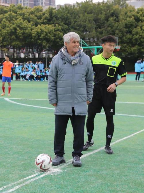 "传奇教练"米卢,携足球梦点亮高新实验!