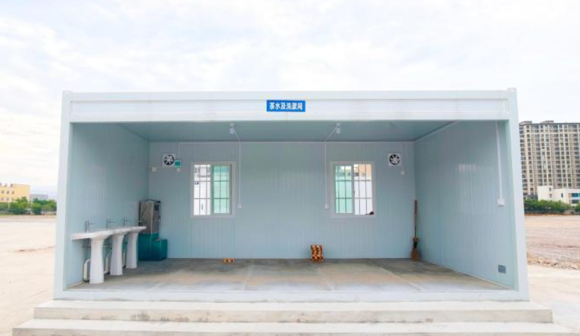 福建东侨货车司机驿站投用：300个车位、免费淋浴开水，让司机“停下放心车、喝上热乎水”