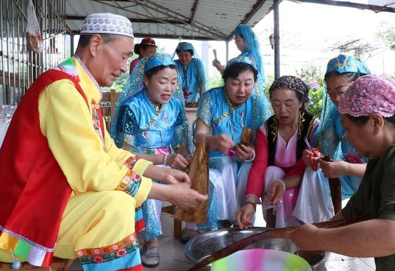 什邡洛水镇清真牛肉粽子走俏端午：回族传统风味成当地“舌尖记忆”