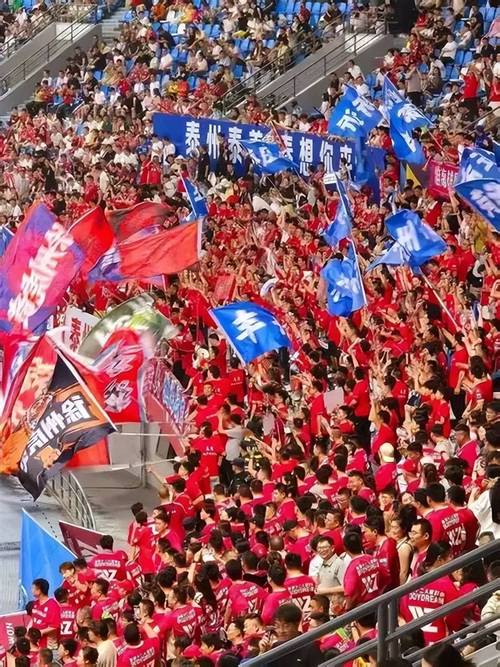 "苏超"火到出圈业余踢出万人场,背后推手不是球员