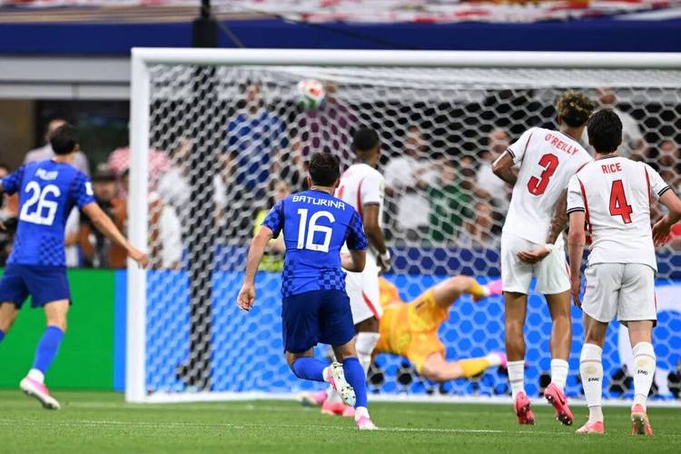 英格兰4-2战胜克罗地亚取开门红 世界杯最新消息:c罗六战世界杯!