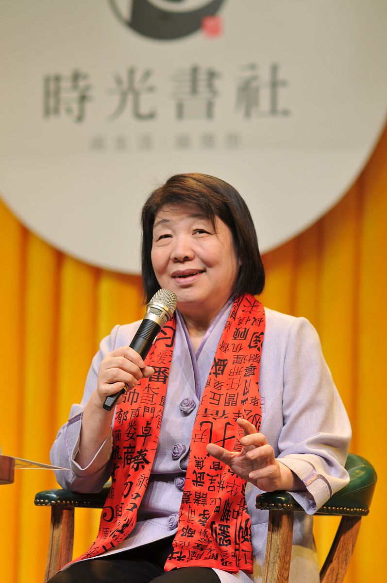 毕淑敏现身说教拆解自信，老牌讲坛今朝精准狙击容貌焦虑