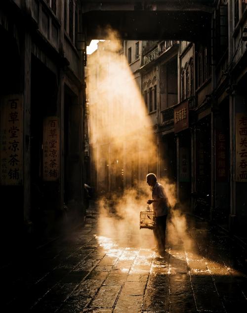 乱码衣AI图竟夺冠，全民摄影赛评审形同虚设？